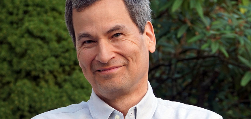 David Pogue performs with the Cape Symphony in Holiday on the Cape December 2021